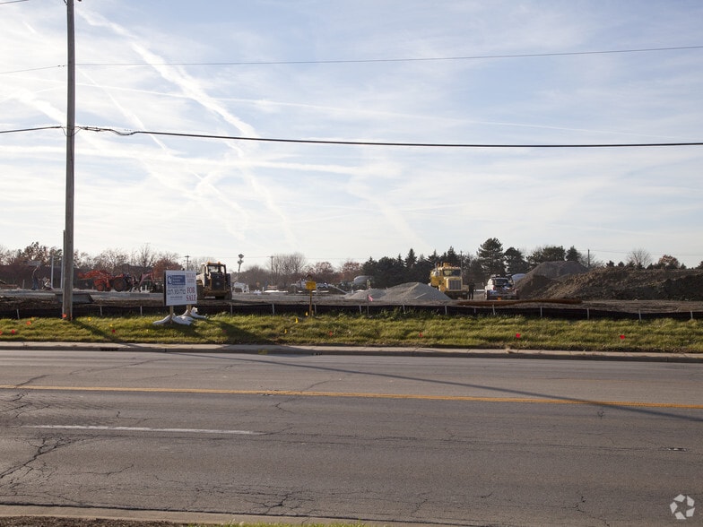 More Photos Of 2107 S Neil St, Champaign Office For Sale