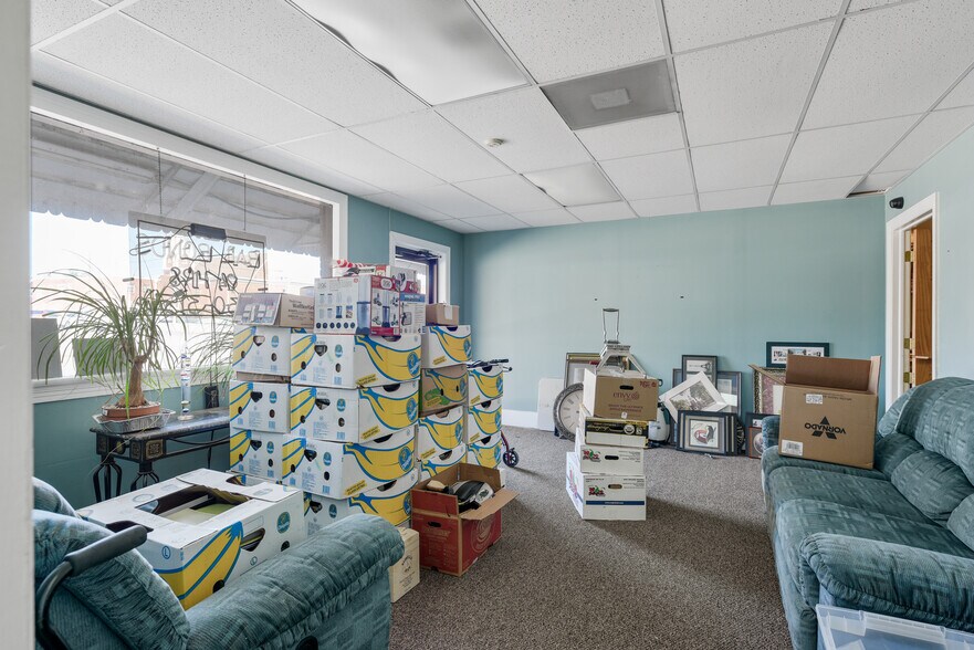 More Photos Of 175 W Smith St, Gallatin Office Residential For Lease