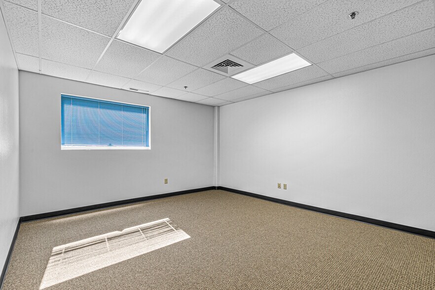 More Photos Of 1990 NW Washington Blvd, Grants Pass Warehouse For Sale