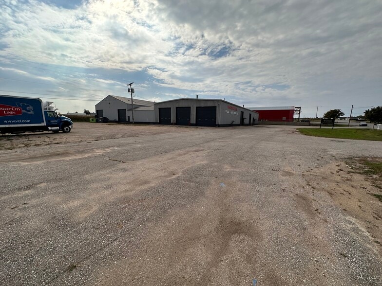 More Photos Of 3945 S Blue Star Dr, Traverse City Service For Lease