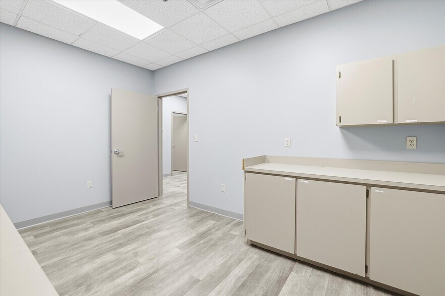 More Photos Of 2252 Killearn Center Blvd, Tallahassee Office For Lease
