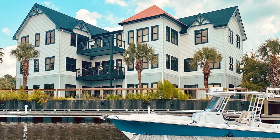 More Photos Of 670 Marina Dr, Charleston Office For Lease