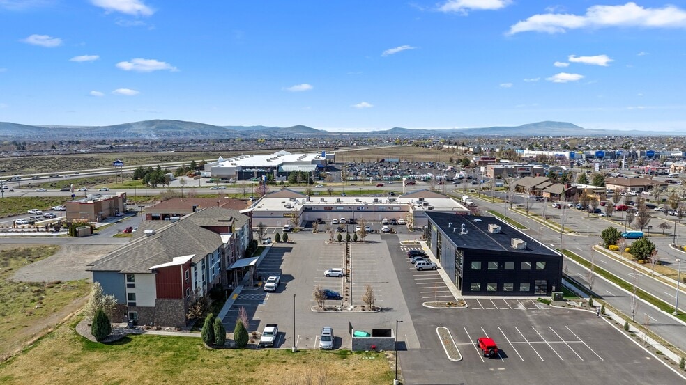 More Photos Of 6902 Rodeo Dr, Pasco Flex For Lease