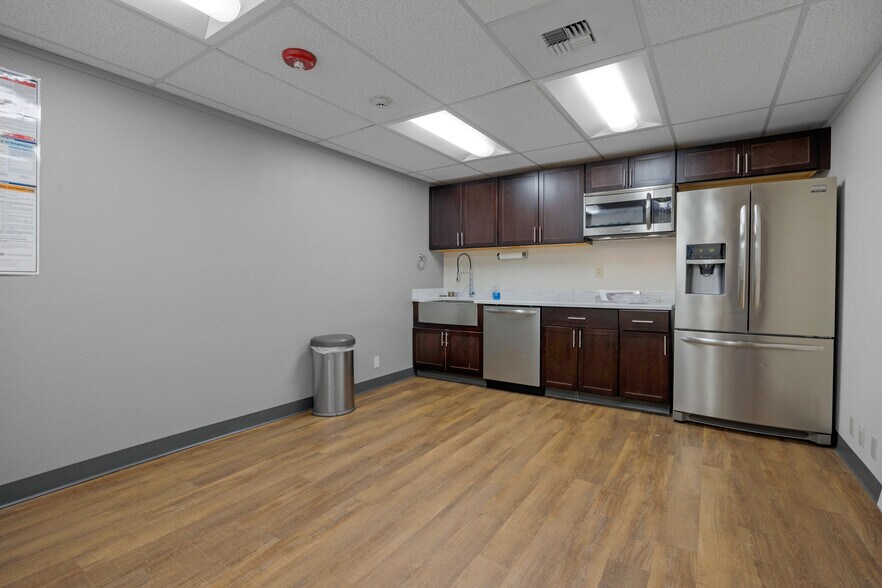 More Photos Of 10108 32nd Ave W, Everett Airplane Hangar For Lease