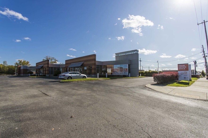 More Photos Of 900 Spring St, Jeffersonville Medical For Lease