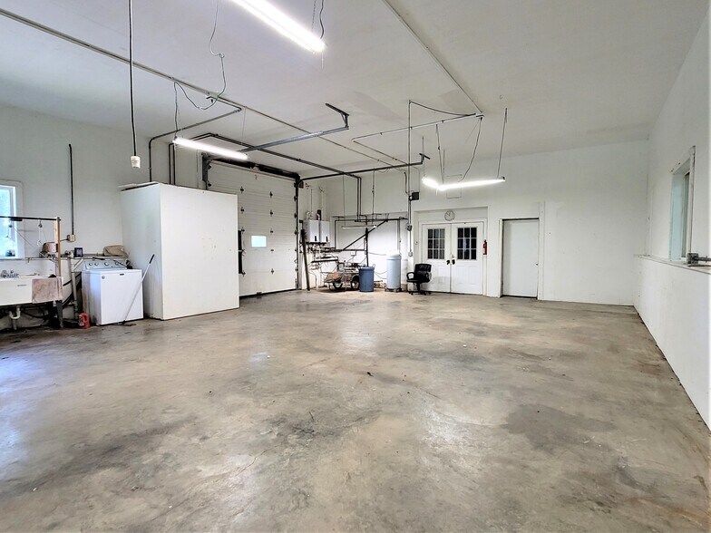 More Photos Of 192 Yantz Rd, Red Hook Light Distribution For Lease