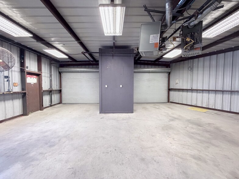 More Photos Of 9600 N I-35, San Antonio Industrial For Lease