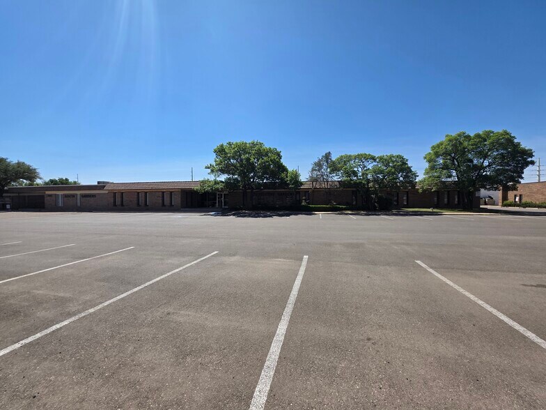 More Photos Of 3311-3313 81st St, Lubbock Medical For Lease