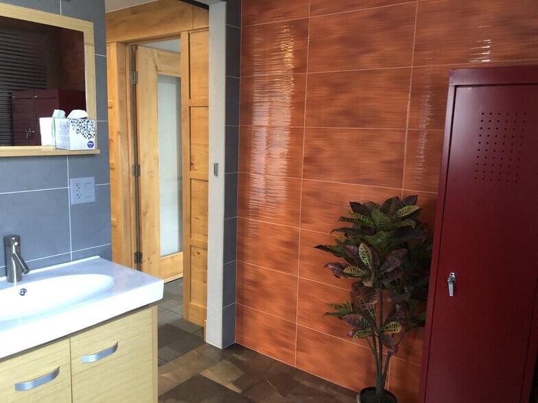 More Photos Of 7390 Lowell Blvd, Westminster Office For Lease