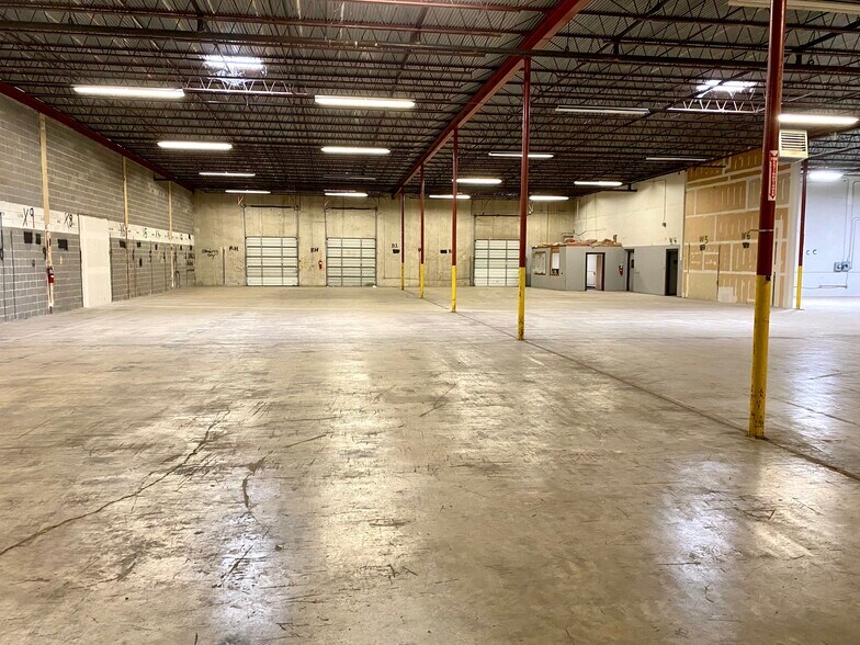 More Photos Of 8134 Interchange Pky, San Antonio Warehouse For Lease
