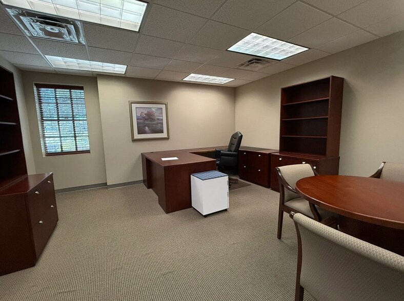 More Photos Of 276 East Bay St, Charleston Storefront Retail Office For Lease