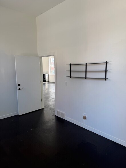 More Photos Of 449 Warren St, Hudson Storefront Retail Office For Lease
