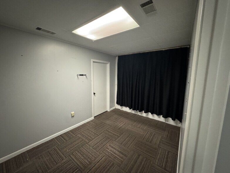 More Photos Of 3855 N Acadian Thruway, Baton Rouge General Retail For Sale