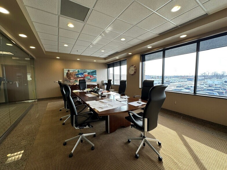 More Photos Of 24595 Groesbeck Hwy, Warren Office For Lease