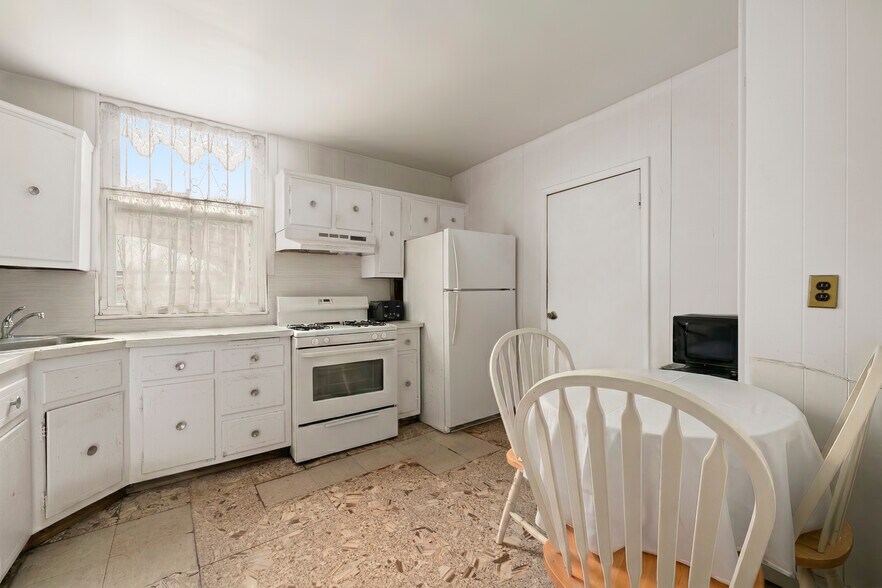 More Photos Of 250 Midwood St, Brooklyn Flex For Sale