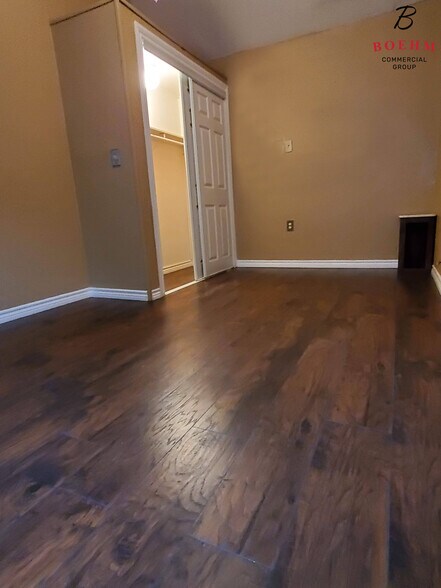 More Photos Of 138 Grey Moss Ct, Ingram Apartments For Sale