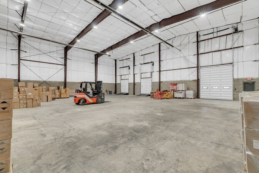 More Photos Of 1475 S Newburgh Rd, Westland Light Distribution For Sale