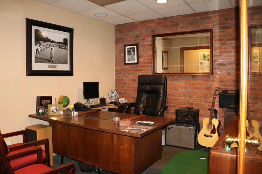 More Photos Of 125 Bedford St, Stamford Storefront For Lease
