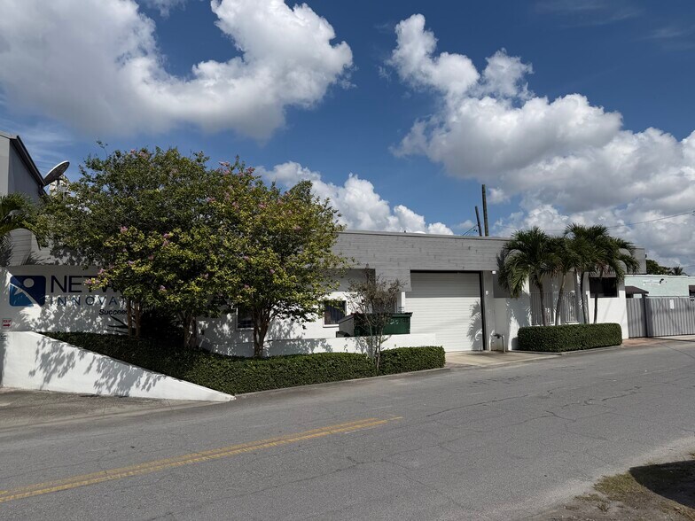 More Photos Of 2115-2145 SW 2nd Ave, Fort Lauderdale Showroom For Sale