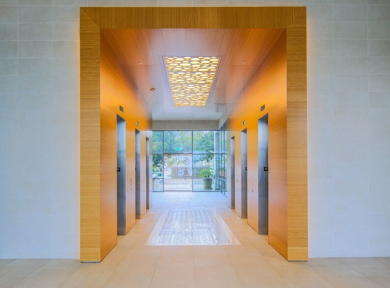 More Photos Of 17011 Beach Blvd, Huntington Beach Office For Lease