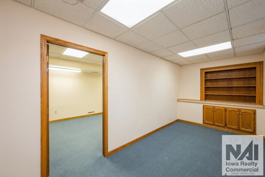 More Photos Of 100 E 1st St, Anamosa Specialty For Sale