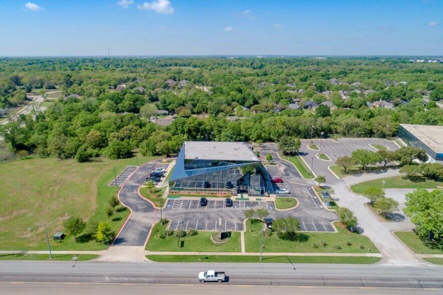 More Photos Of 1920 W Villa Maria Rd, Bryan Medical For Lease