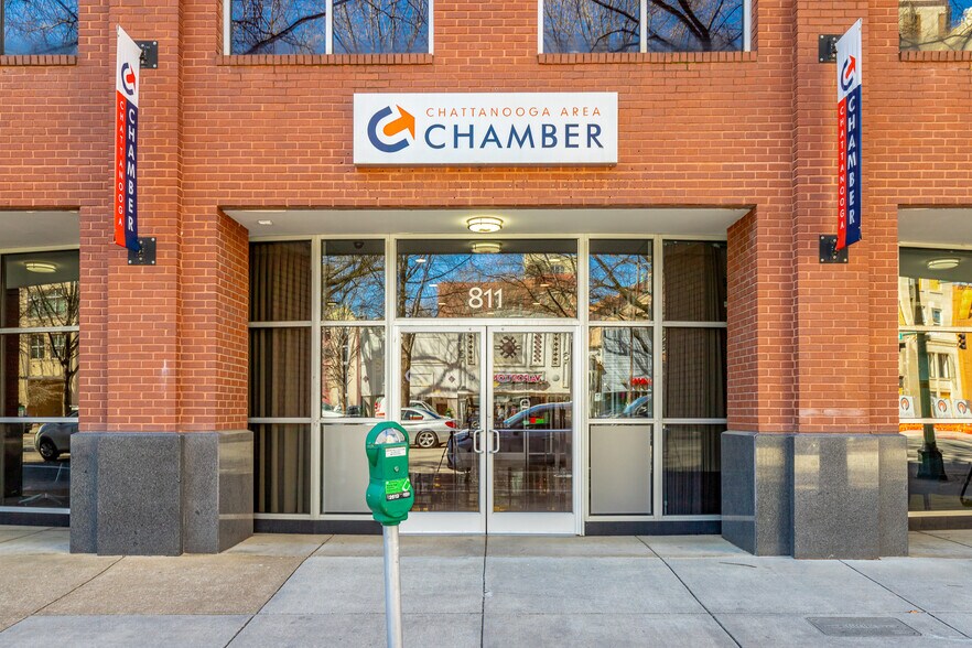 Primary Photo Of 811 Broad St, Chattanooga Medical For Lease
