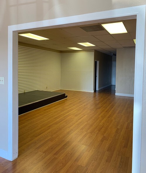 More Photos Of 126 Shadow Mountain Dr, El Paso Restaurant For Lease