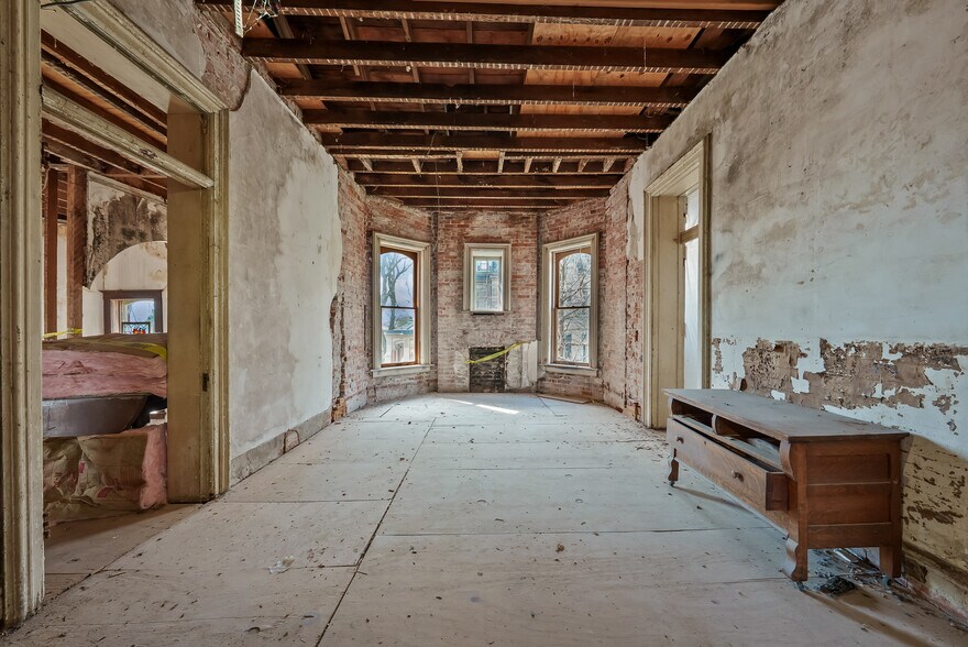 More Photos Of 809 Hall St, Saint Joseph Hospitality For Sale