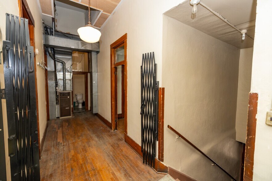 More Photos Of 108 S Santa Fe Ave, Salina General Retail For Lease