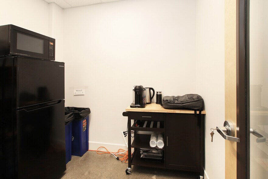 More Photos Of 11 Embarcadero West, Oakland Office For Sale