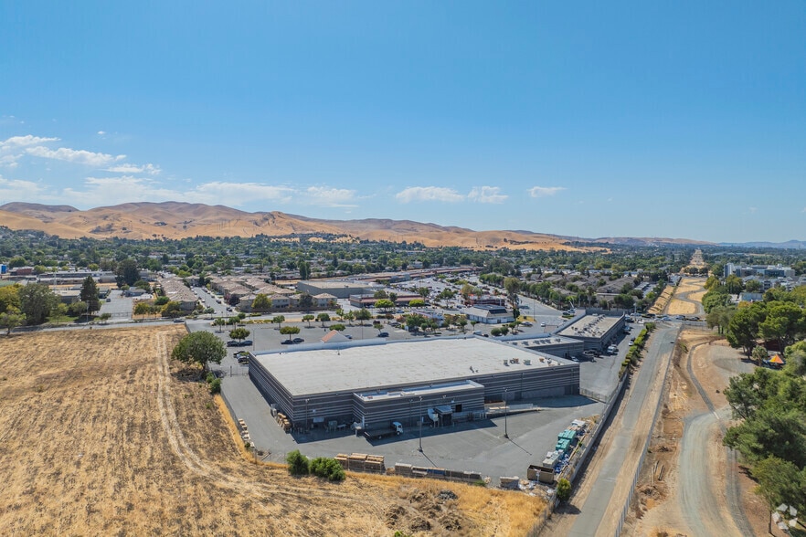 More Photos Of 3033 Harbor St, Pittsburg Unknown For Lease