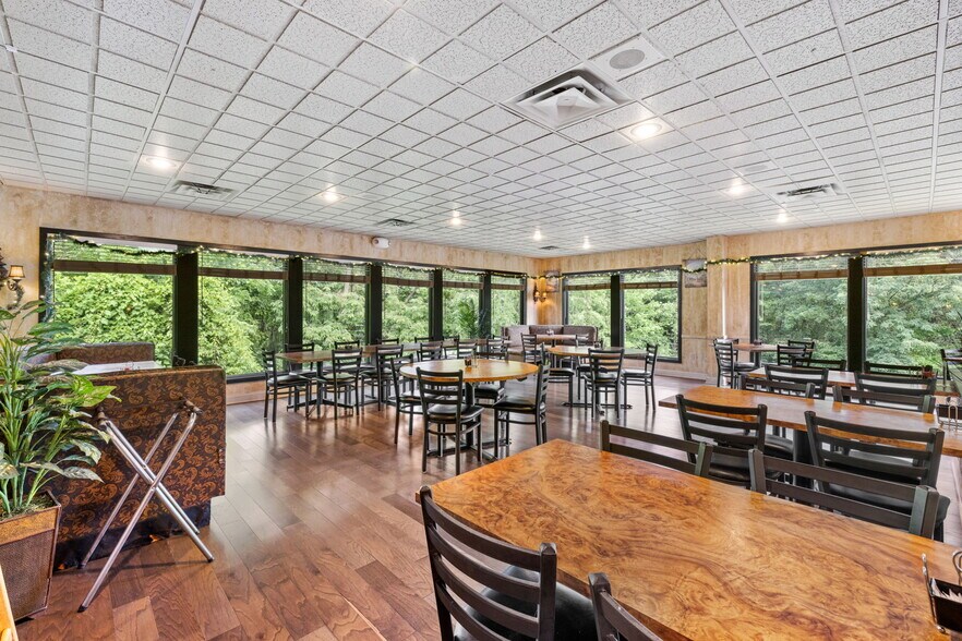 More Photos Of 2001 E Washington St, New Castle Restaurant For Sale