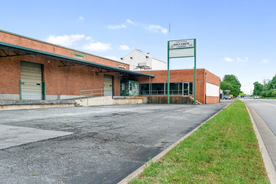 More Photos Of 4000 Memorial Blvd, Springfield Freestanding For Sale