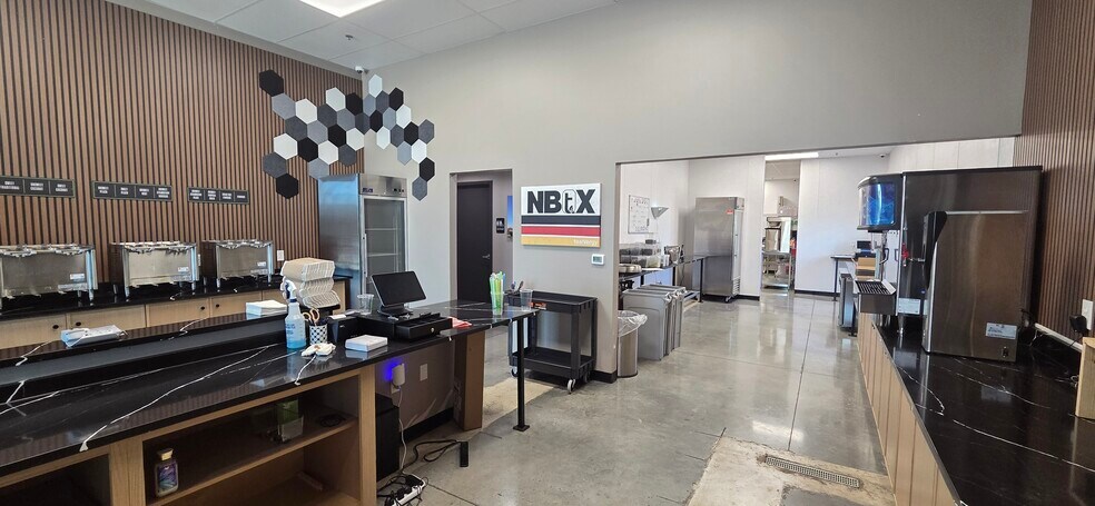 More Photos Of 1037 TX-46, New Braunfels Storefront For Lease