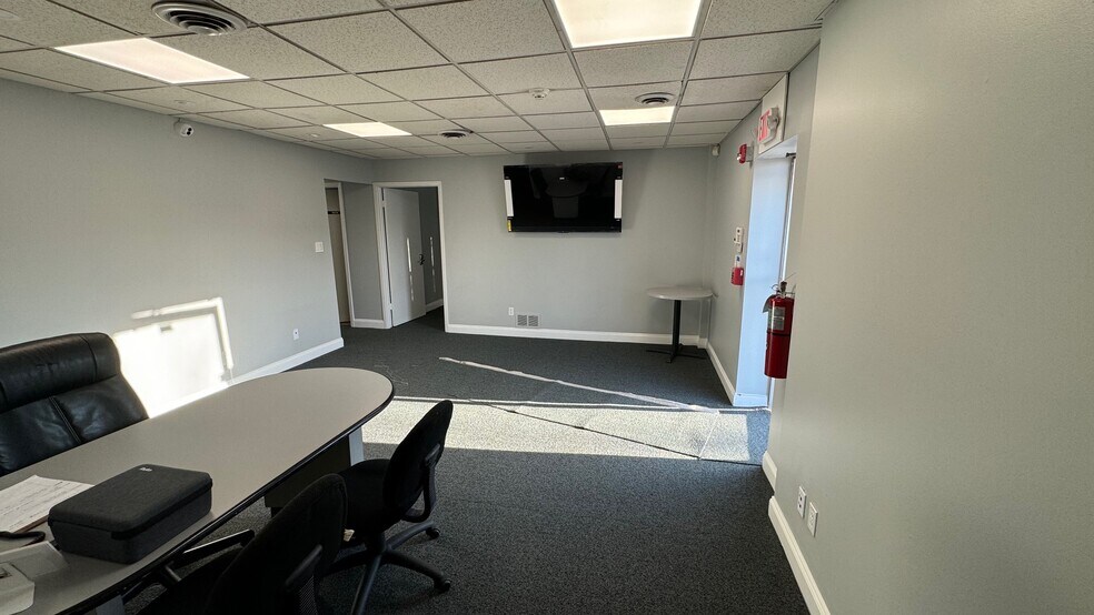 More Photos Of 236 Blackford Ave, Middlesex Warehouse For Lease