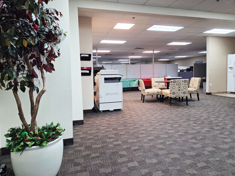 More Photos Of 1929 W Lone Cactus Dr, Phoenix Light Distribution For Sale