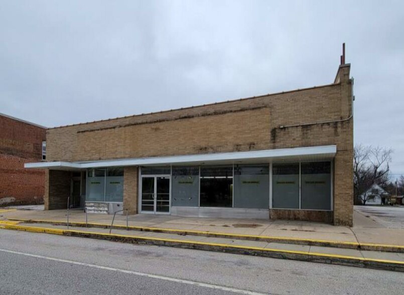 121 S Main St, White Hall, IL 62092 Freestanding For Sale