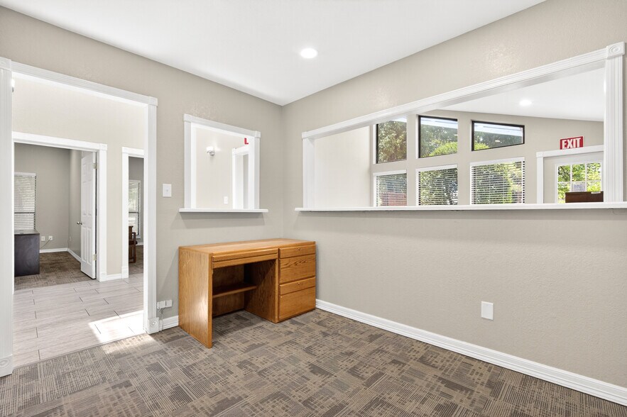 More Photos Of 2400 Tee Cir, Norman Medical For Lease
