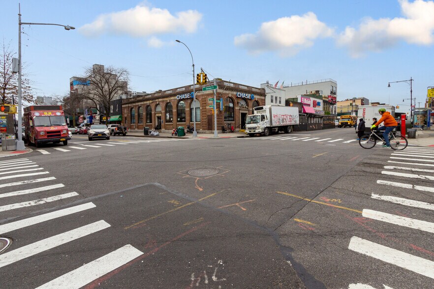 More Photos Of 3189 Steinway St, Astoria Storefront Retail Office For Lease