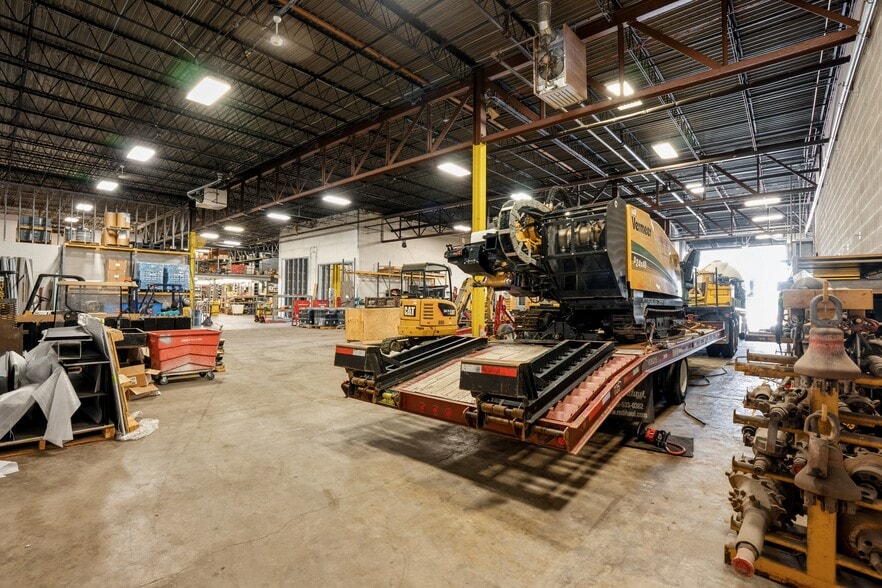 More Photos Of 2301 Fleur Dr, Des Moines Warehouse For Sale