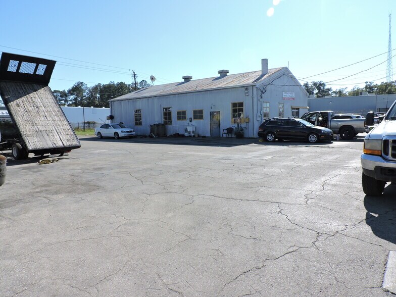 More Photos Of 1170 W Us-90, Lake City Light Distribution For Sale