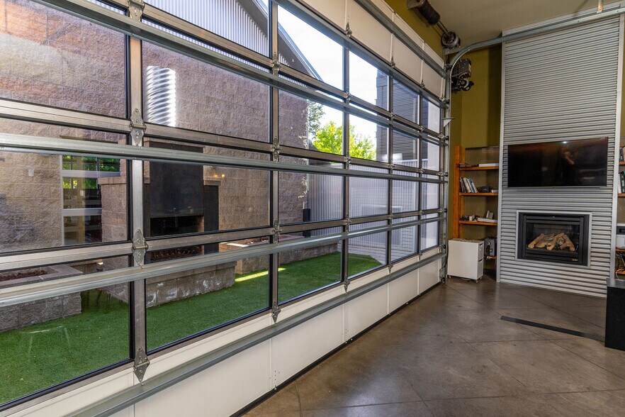 More Photos Of 616 NW Arizona Ave, Bend Office For Sale