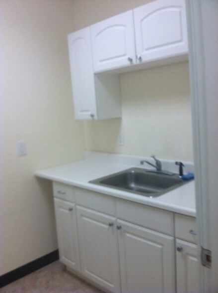 More Photos Of 30 Bridge St, New Milford Storefront Retail Office For Lease