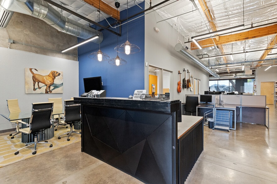 More Photos Of 2410 W Royal Palm Rd, Phoenix Light Manufacturing For Sale