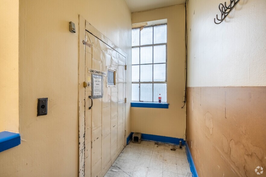 More Photos Of 4517 University Way NE, Seattle General Retail For Sale