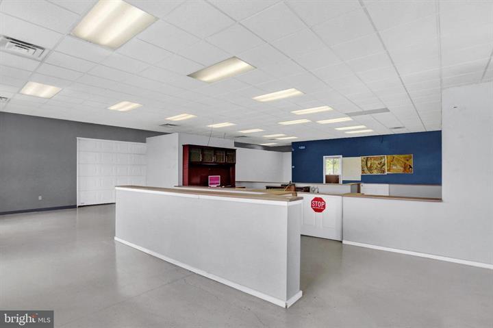 More Photos Of 57 W Shortcut Rd, Newport Showroom For Sale