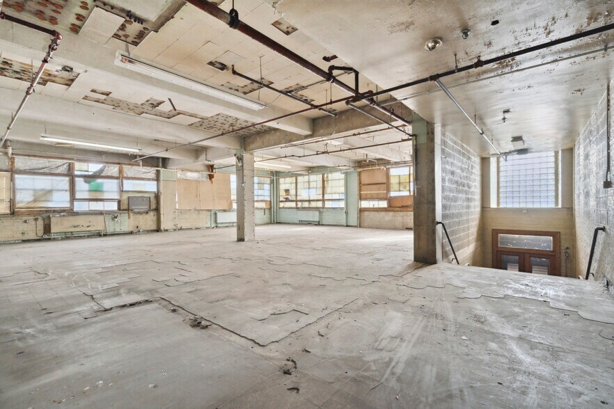 More Photos Of 2916 Weikel St, Philadelphia Warehouse For Sale