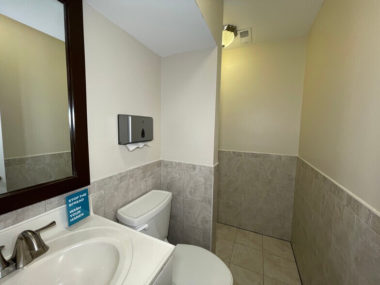 More Photos Of 123 N Henry St, Alexandria Office For Lease