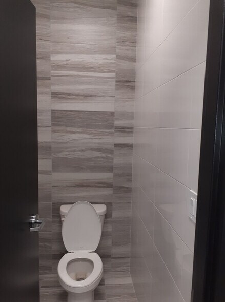 More Photos Of 2256 NY-17K, Montgomery Distribution For Sale
